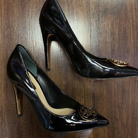GUESS Black Leather Classic Pointy Toe Pumps - Picture 8 of 8